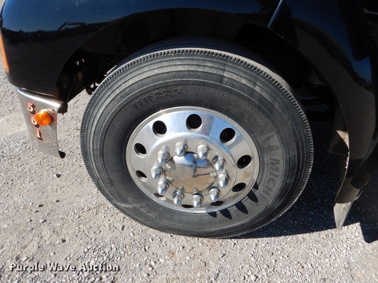 image for item DI8370 2004 Kenworth T300  service truck with crane