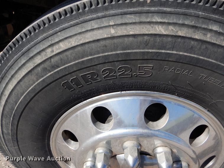 image for item DI8370 2004 Kenworth T300  service truck with crane