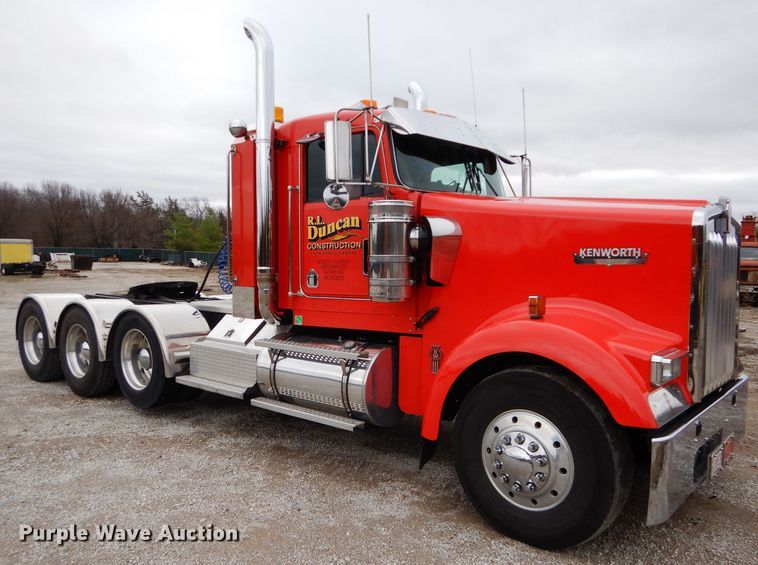image for item DI8378 2003 Kenworth W900  semi truck
