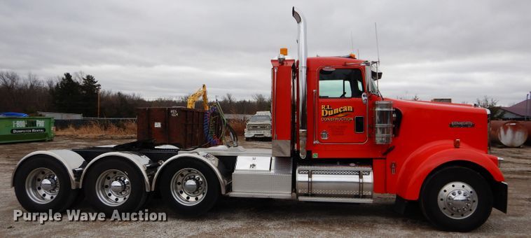 image for item DI8378 2003 Kenworth W900  semi truck