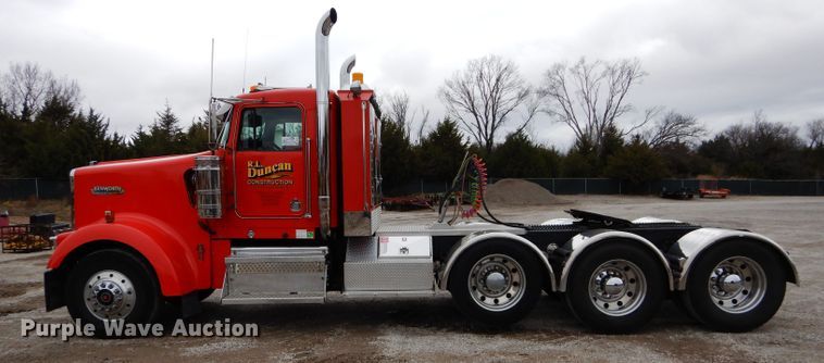 image for item DI8378 2003 Kenworth W900  semi truck