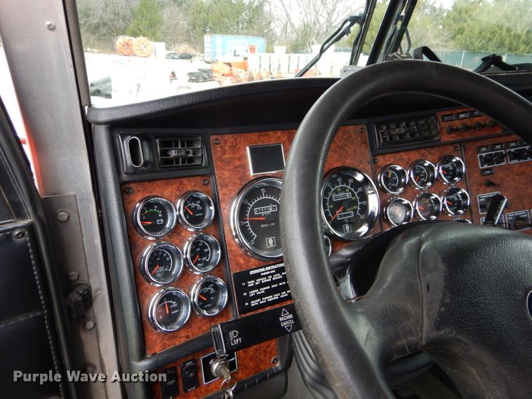 image for item DI8378 2003 Kenworth W900  semi truck