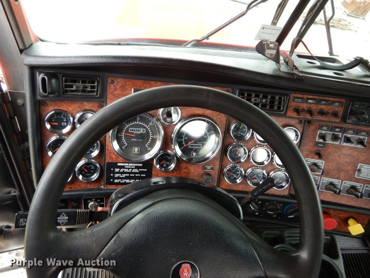 image for item DI8378 2003 Kenworth W900  semi truck