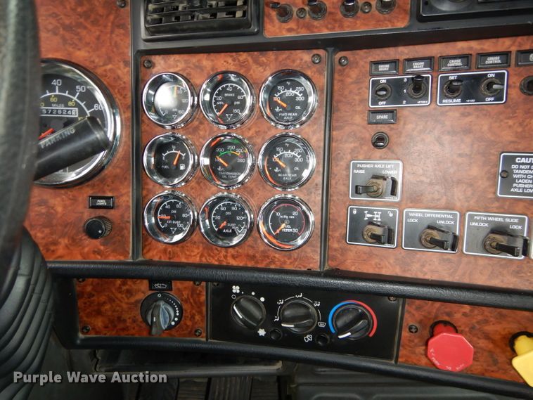 image for item DI8378 2003 Kenworth W900  semi truck