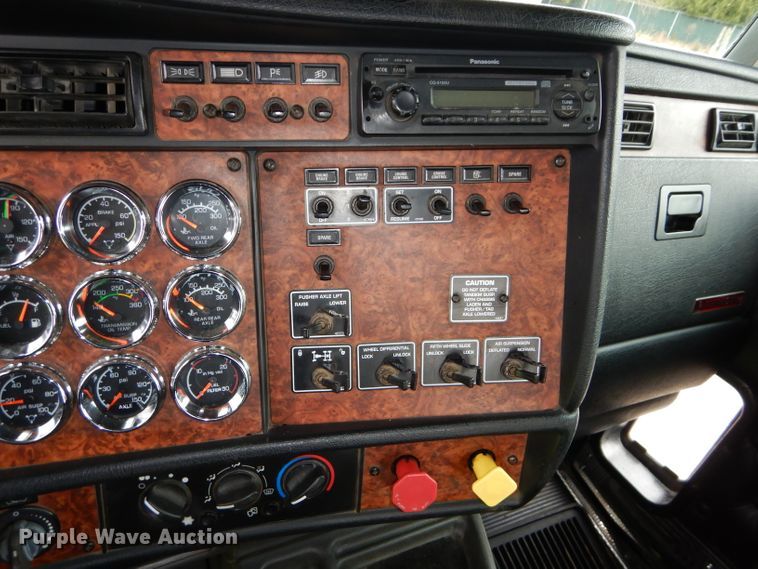 image for item DI8378 2003 Kenworth W900  semi truck