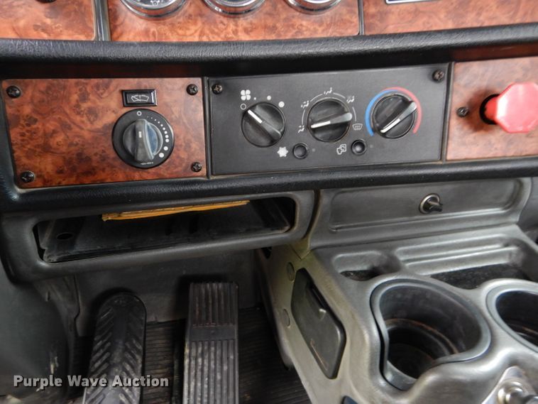 image for item DI8378 2003 Kenworth W900  semi truck