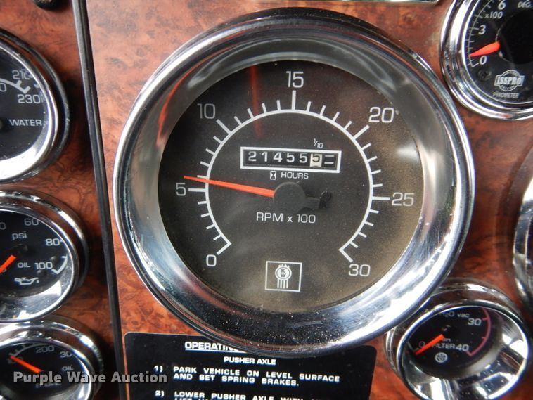 image for item DI8378 2003 Kenworth W900  semi truck