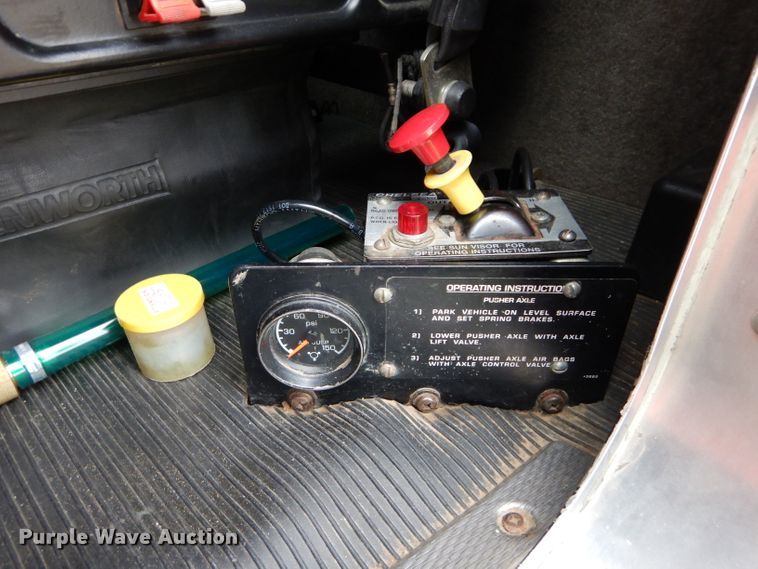 image for item DI8378 2003 Kenworth W900  semi truck