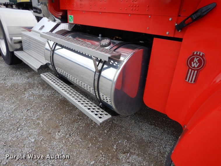 image for item DI8378 2003 Kenworth W900  semi truck