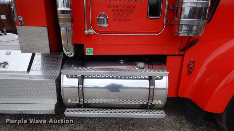 image for item DI8378 2003 Kenworth W900  semi truck