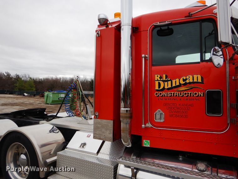 image for item DI8378 2003 Kenworth W900  semi truck