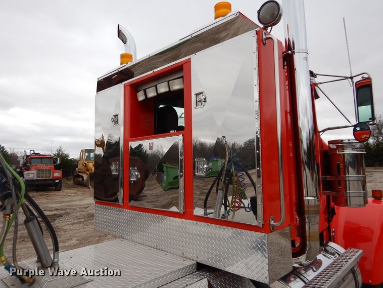 image for item DI8378 2003 Kenworth W900  semi truck