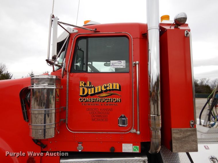 image for item DI8378 2003 Kenworth W900  semi truck