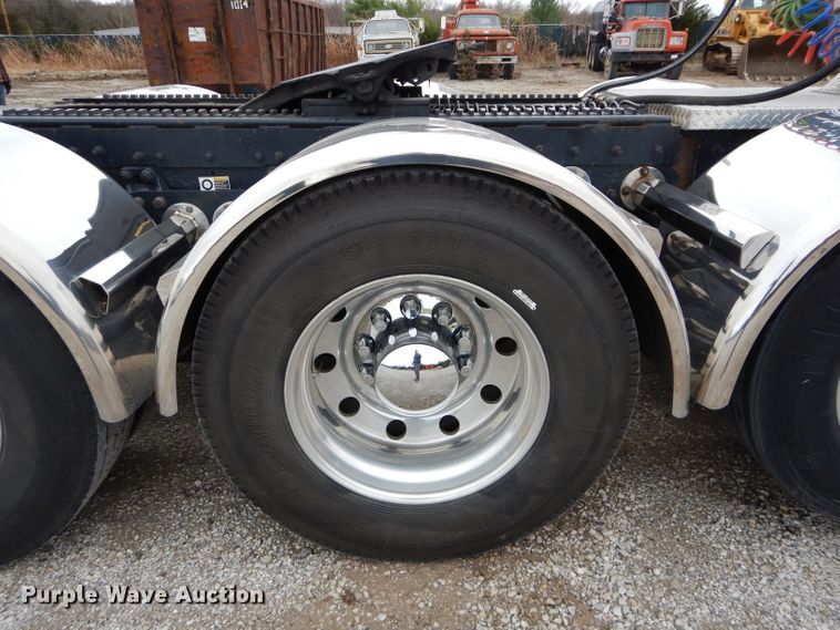 image for item DI8378 2003 Kenworth W900  semi truck