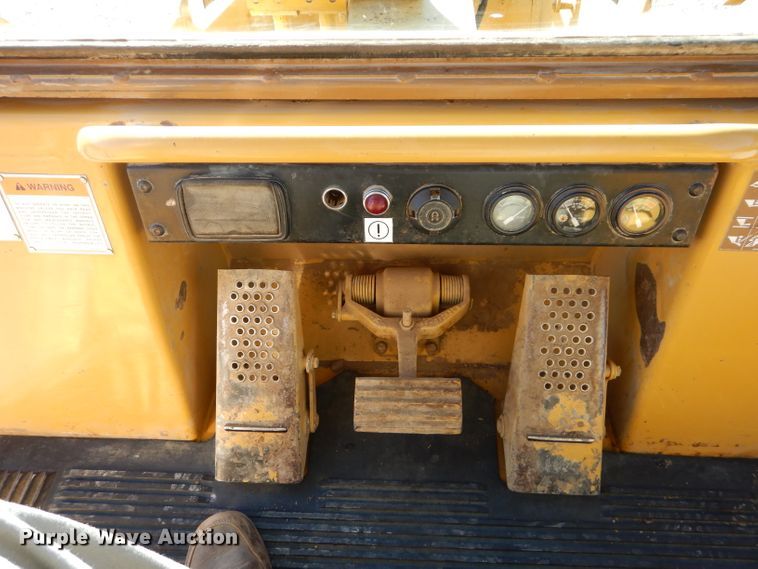 image for item DI8379 1999 Caterpillar 963B  track loader