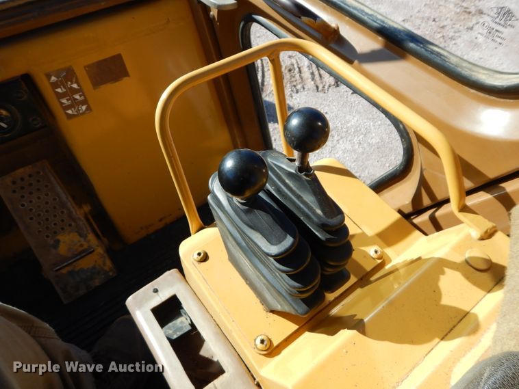 image for item DI8379 1999 Caterpillar 963B  track loader