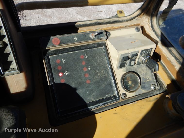 image for item DI8379 1999 Caterpillar 963B  track loader