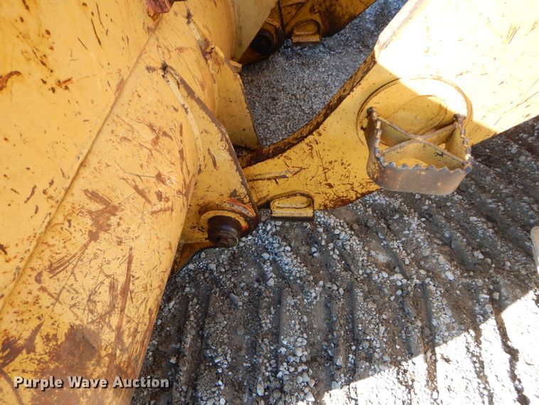 image for item DI8379 1999 Caterpillar 963B  track loader