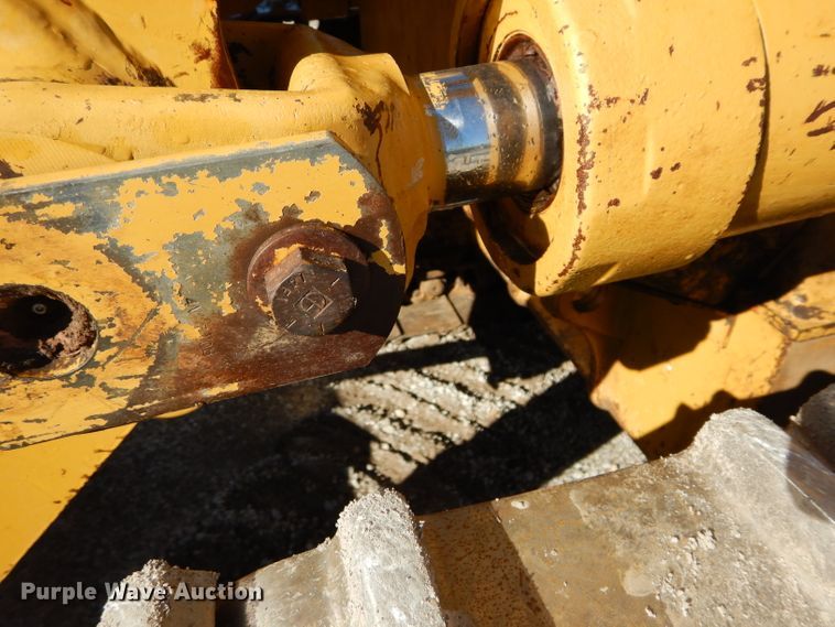 image for item DI8379 1999 Caterpillar 963B  track loader