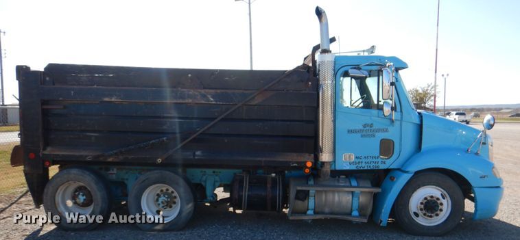 image for item DJ0277 2004 Freightliner Columbia  dump truck