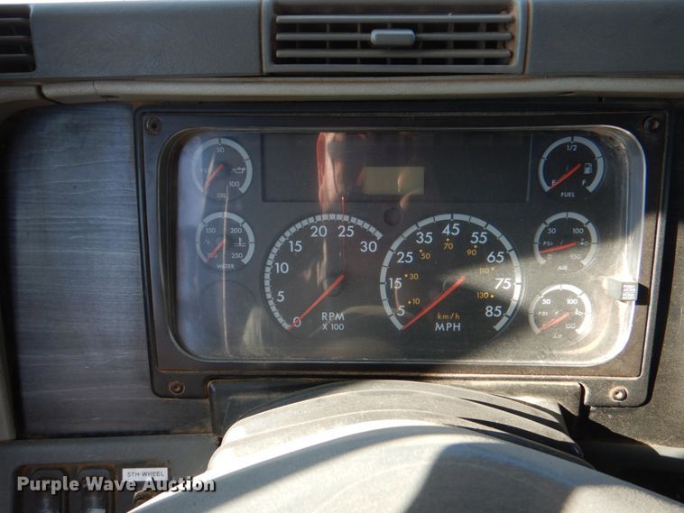 image for item DJ0277 2004 Freightliner Columbia  dump truck