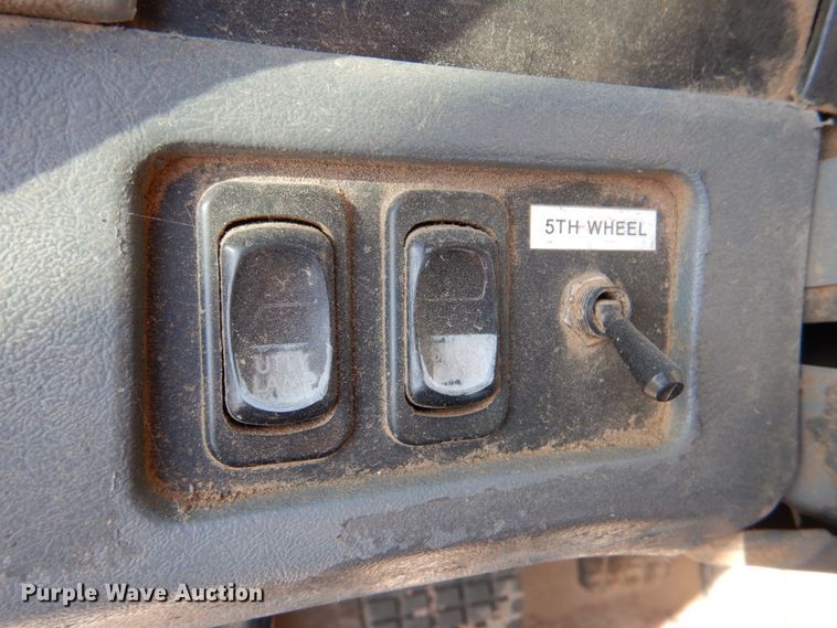 image for item DJ0277 2004 Freightliner Columbia  dump truck