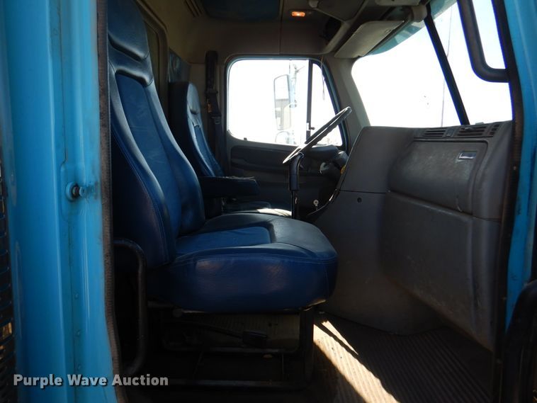 image for item DJ0277 2004 Freightliner Columbia  dump truck