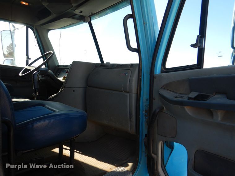 image for item DJ0277 2004 Freightliner Columbia  dump truck