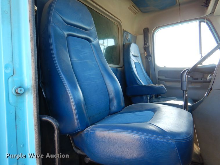 image for item DJ0277 2004 Freightliner Columbia  dump truck