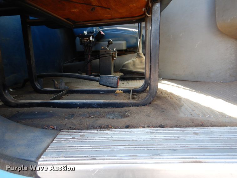 image for item DJ0277 2004 Freightliner Columbia  dump truck