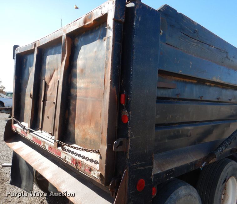 image for item DJ0277 2004 Freightliner Columbia  dump truck