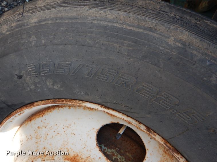 image for item DJ0277 2004 Freightliner Columbia  dump truck