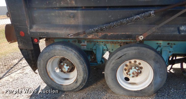 image for item DJ0277 2004 Freightliner Columbia  dump truck