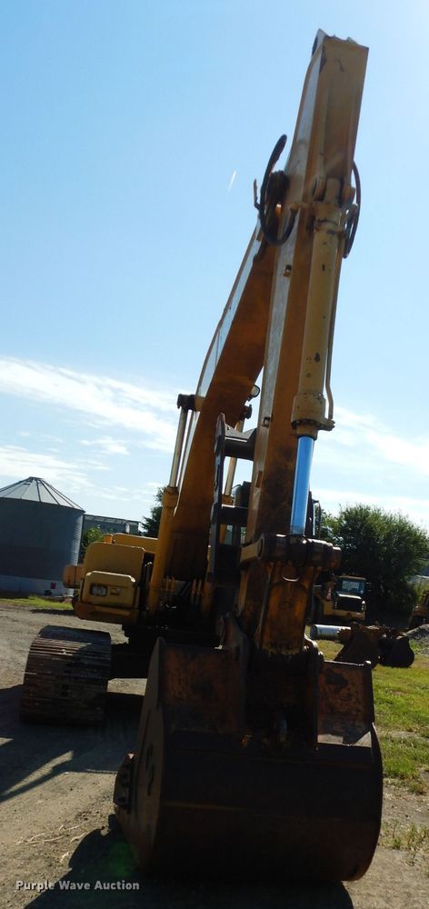 image for item DJ4405 2005 John Deere 200C LC  excavator