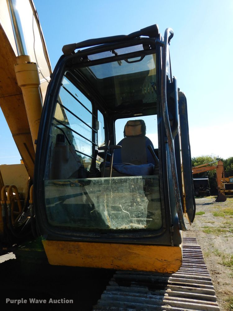 image for item DJ4405 2005 John Deere 200C LC  excavator
