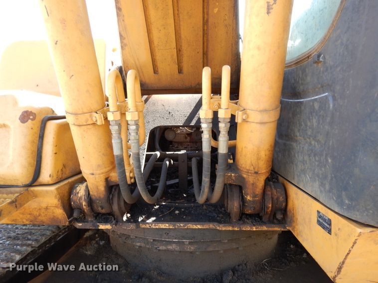 image for item DJ4405 2005 John Deere 200C LC  excavator