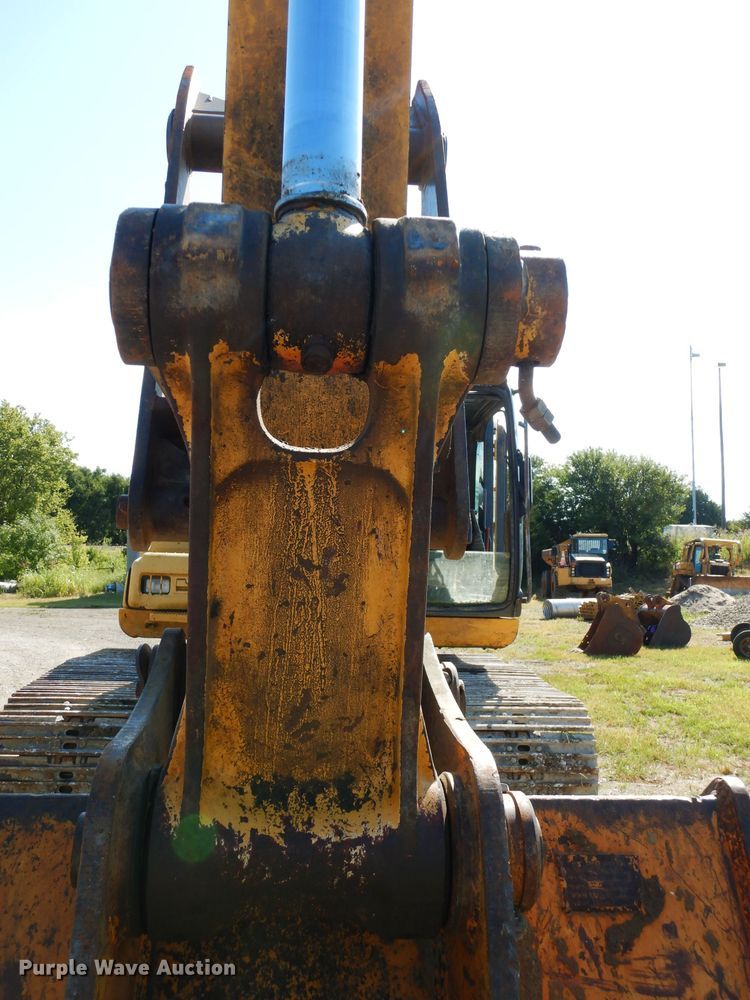 image for item DJ4405 2005 John Deere 200C LC  excavator