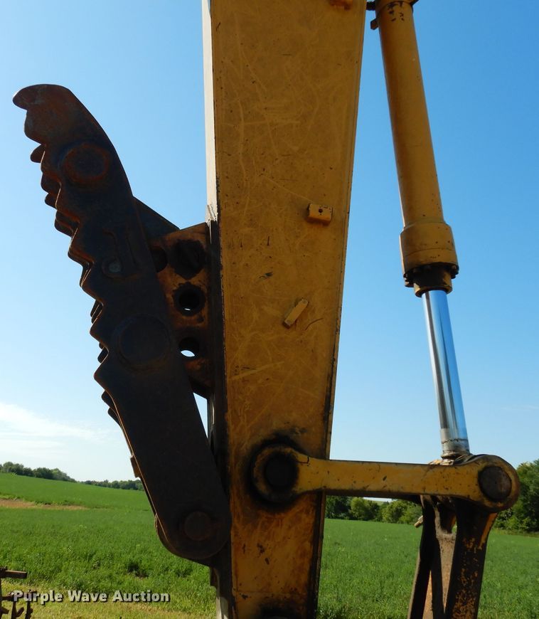 image for item DJ4405 2005 John Deere 200C LC  excavator