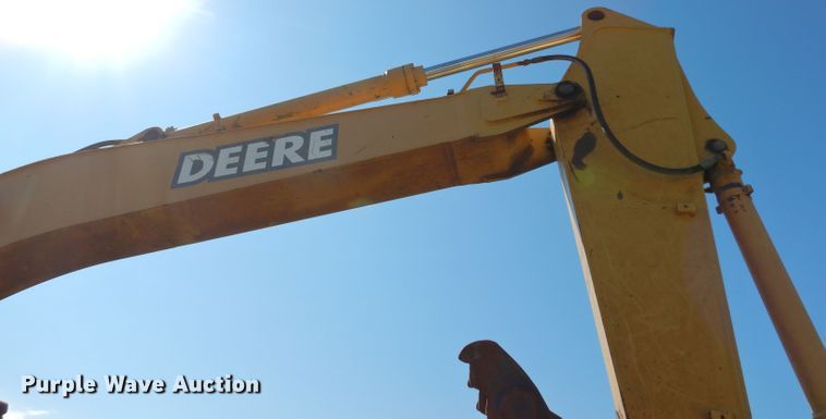 image for item DJ4405 2005 John Deere 200C LC  excavator