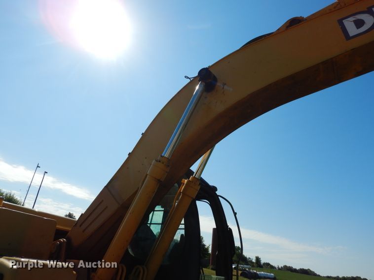 image for item DJ4405 2005 John Deere 200C LC  excavator