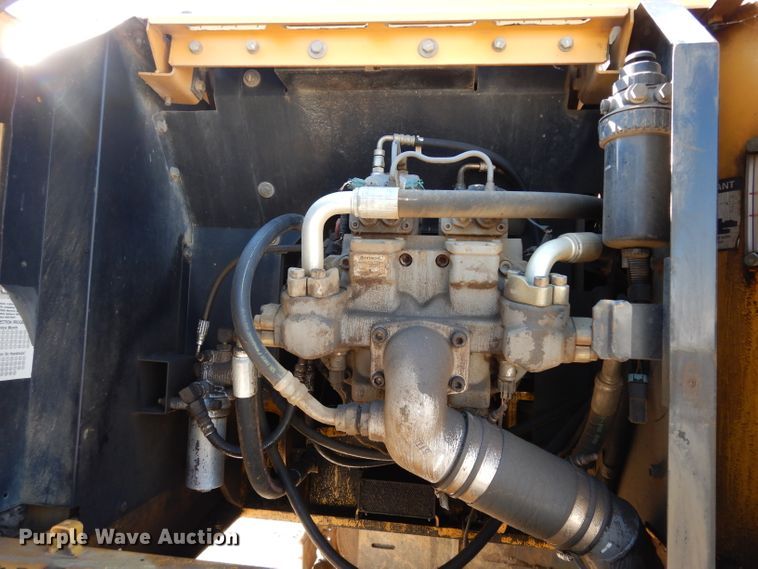 image for item DJ4405 2005 John Deere 200C LC  excavator