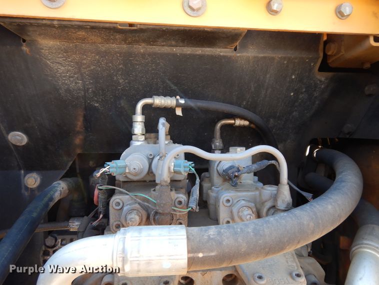 image for item DJ4405 2005 John Deere 200C LC  excavator