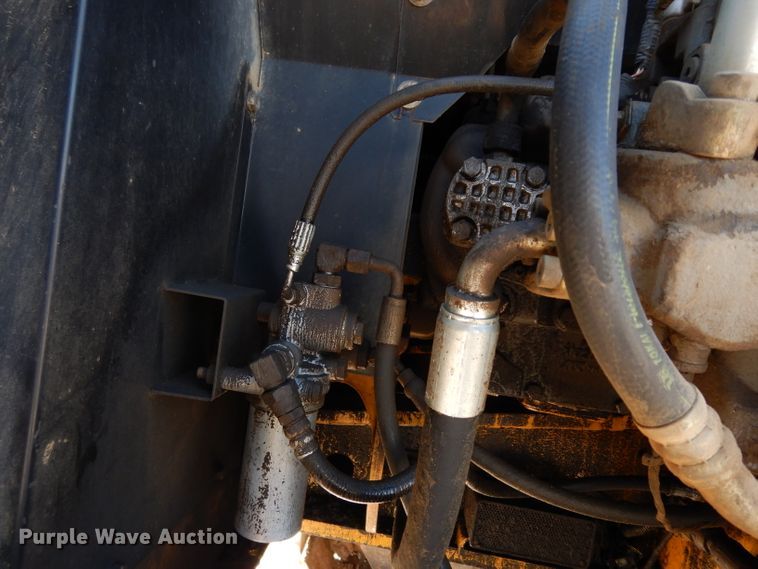 image for item DJ4405 2005 John Deere 200C LC  excavator