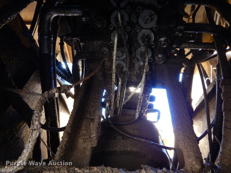 image for item DJ4405 2005 John Deere 200C LC  excavator