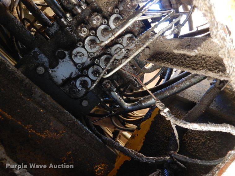 image for item DJ4405 2005 John Deere 200C LC  excavator