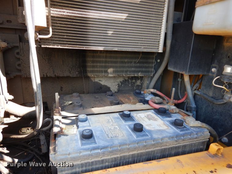 image for item DJ4405 2005 John Deere 200C LC  excavator