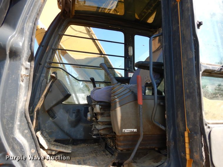 image for item DJ4405 2005 John Deere 200C LC  excavator