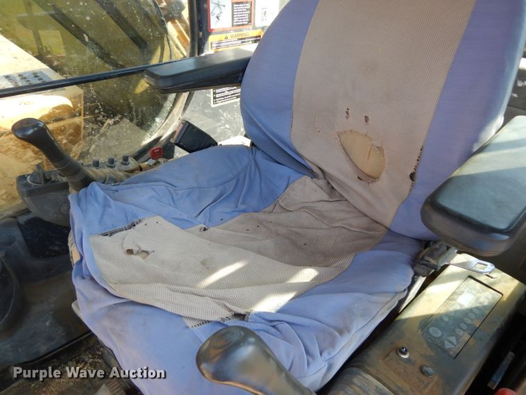 image for item DJ4405 2005 John Deere 200C LC  excavator