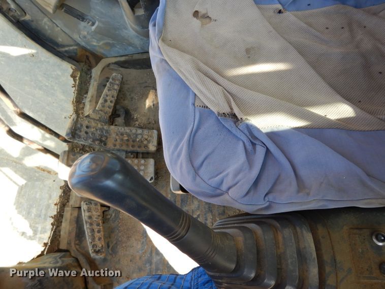 image for item DJ4405 2005 John Deere 200C LC  excavator