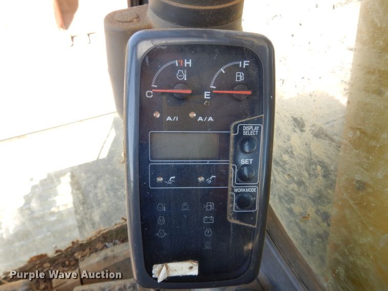 image for item DJ4405 2005 John Deere 200C LC  excavator